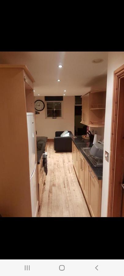 Spacious 2 Bed Appartment Next To Bae With Spa Bath バロー・イン・ファーネス エクステリア 写真